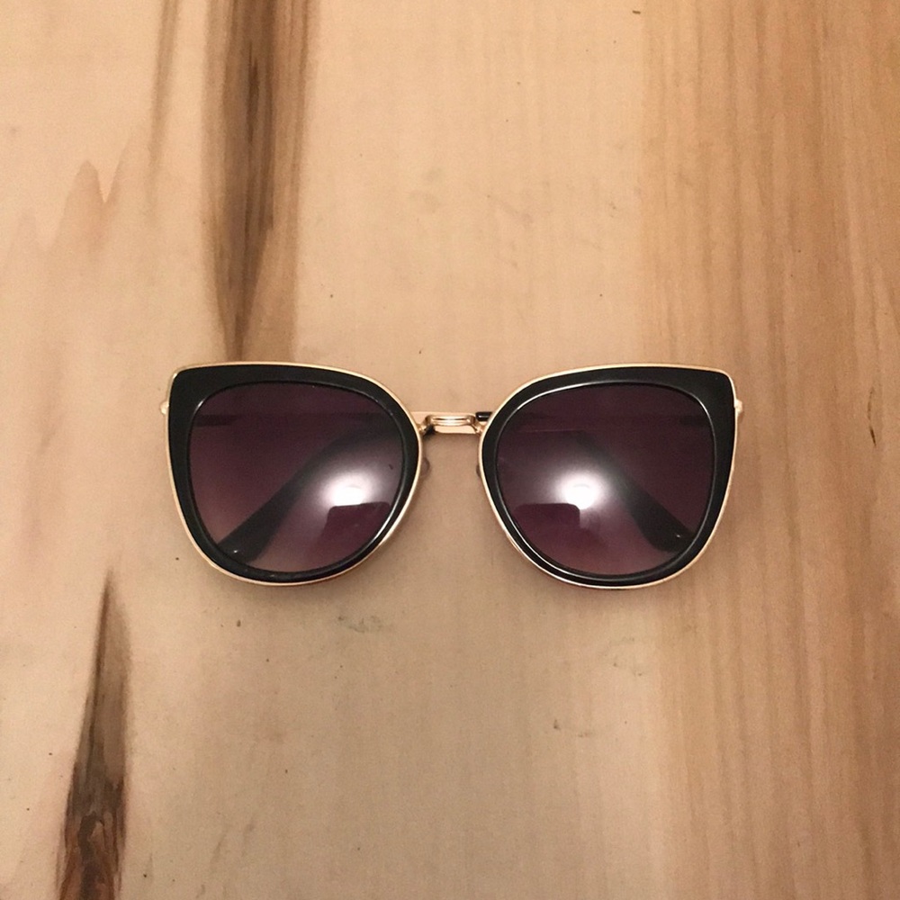 Women’s aviator sunglasses